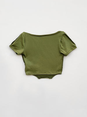 OLIVE SHORT SLEEVE CONTRAST STITCH UNEVEN HEM TOP